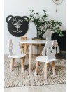 drewniane krzesło i stolik